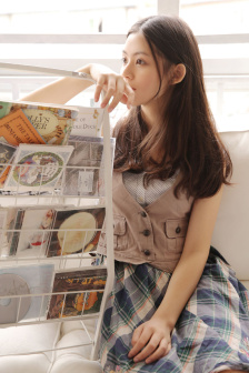 饭桌上故意张开腿让公在线观看